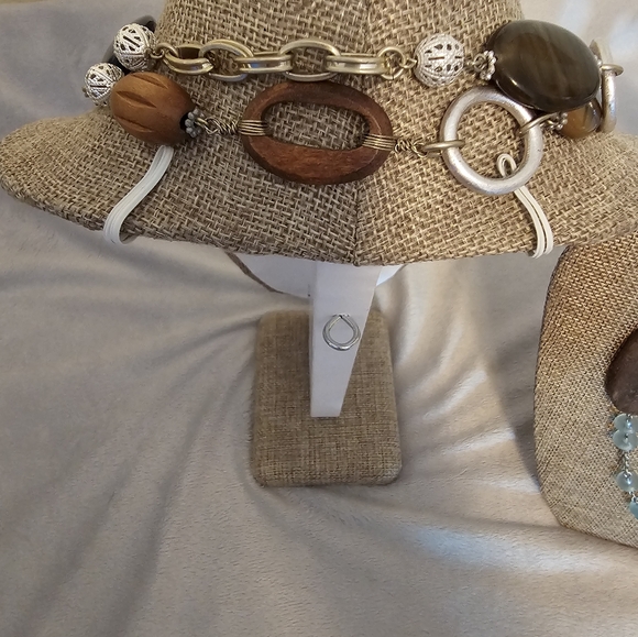 3 Lia Sophia Necklaces - Picture 4 of 10